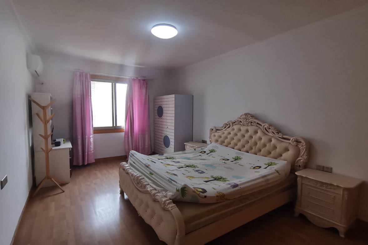 政法委家属楼  4室2厅1卫    1500.0元/月室内图