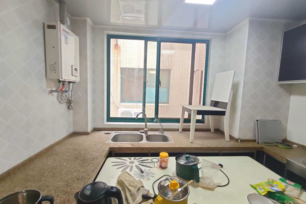 新城首座  3室2厅1卫   2000.00元/月室内图