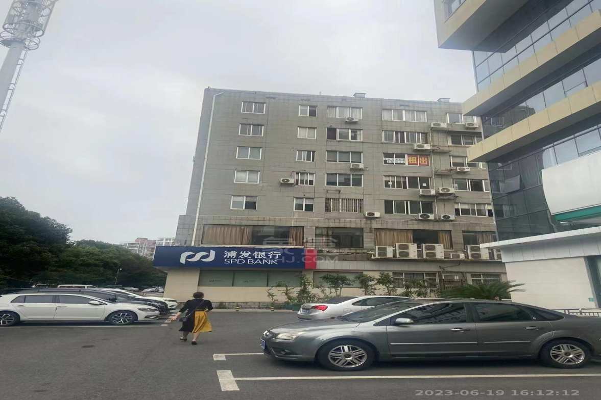 长江北路散盘 4室2厅2卫 2800.0元/月 长江北路散盘 4室2厅2卫 2800.0元/月小区图