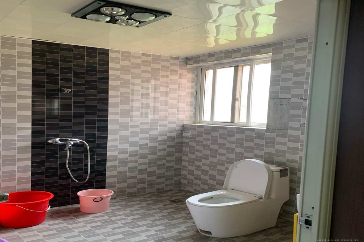 家园小区  4室2厅2卫    2000.0元/月室内图