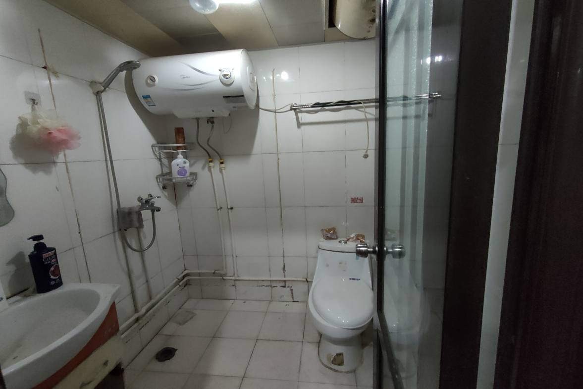 竹林公寓  1室1厅1卫    9.5万客厅