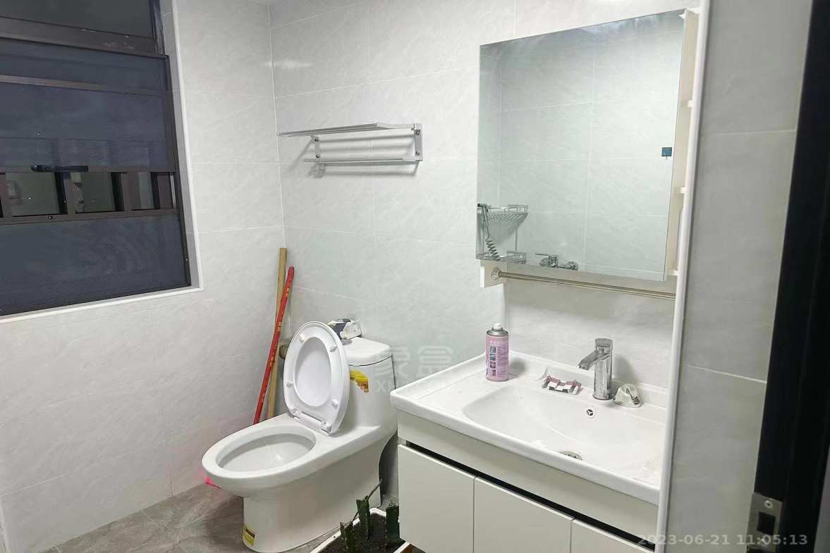 绿地21城 3室2厅2卫 1600.0元/月 绿地21城 3室2厅2卫 1600.0元/月室内图