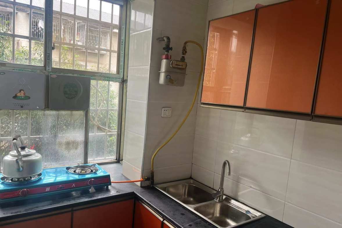 一中附小校内单位房 4室2厅1卫 1000.0元/月 一中附小校内单位房 4室2厅1卫 1000.0元/月室内图