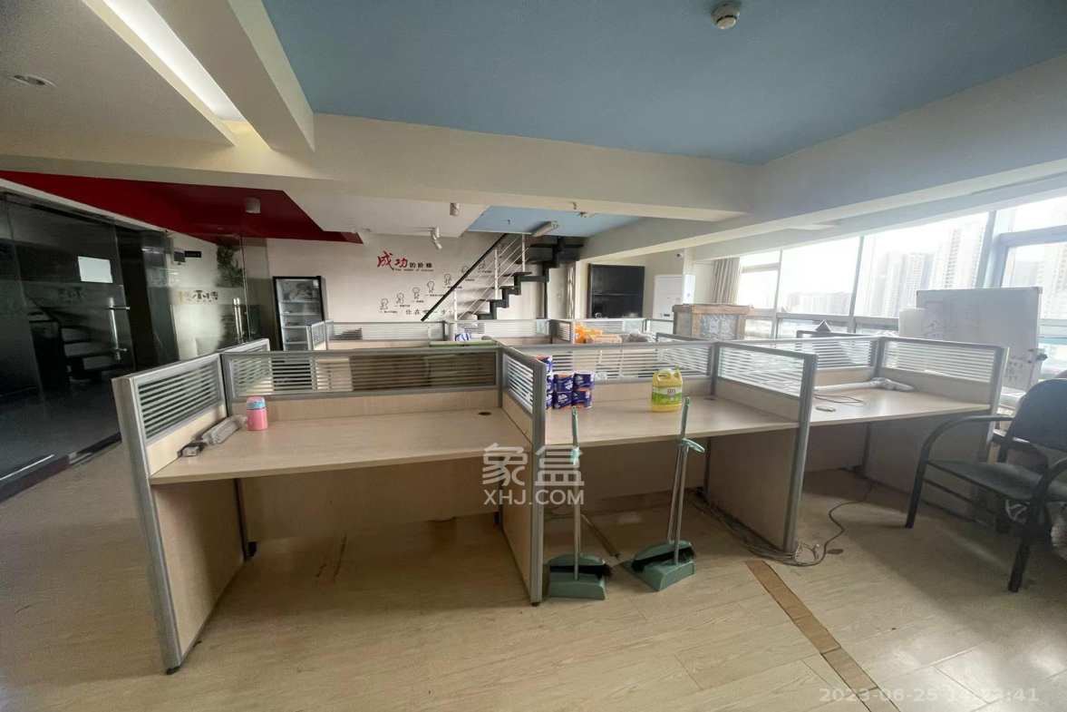 城市快线（新建大厦）  3室2厅2卫    5800.0元/月室内图