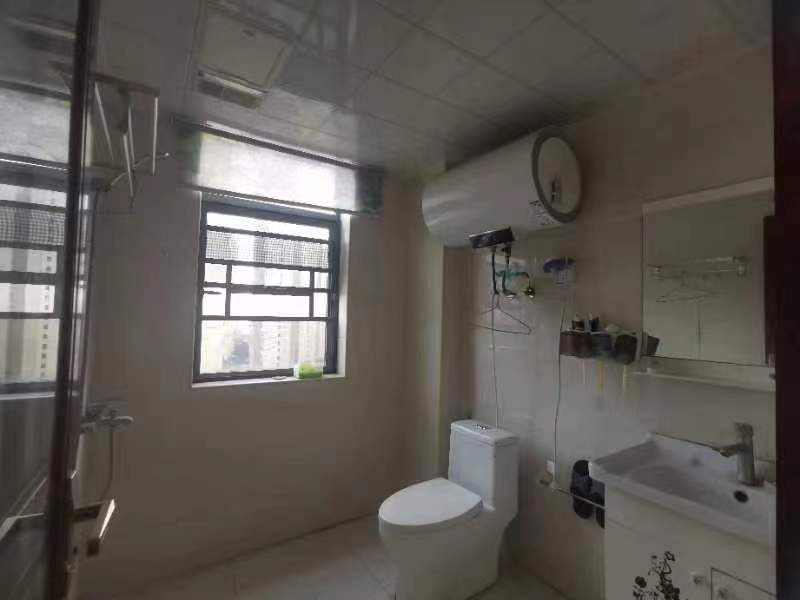 百弘学府城  3室2厅2卫    1800.0元/月室内图