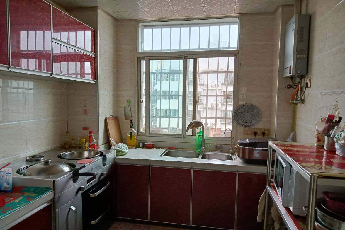 旁山冲  3室1厅1卫    25.0万 旁山冲  3室1厅1卫    25.0万厨房