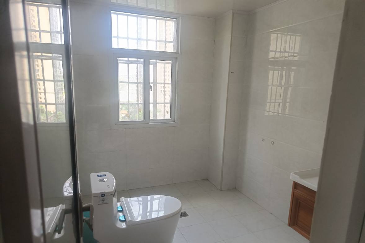 富厚名城  3室1厅2卫    88.0万 富厚名城  3室1厅2卫    88.0万客厅