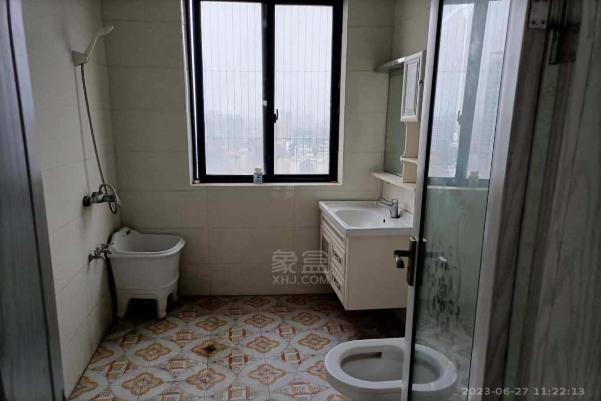 银泰财富广场  4室2厅1卫    3000.0元/月室内图