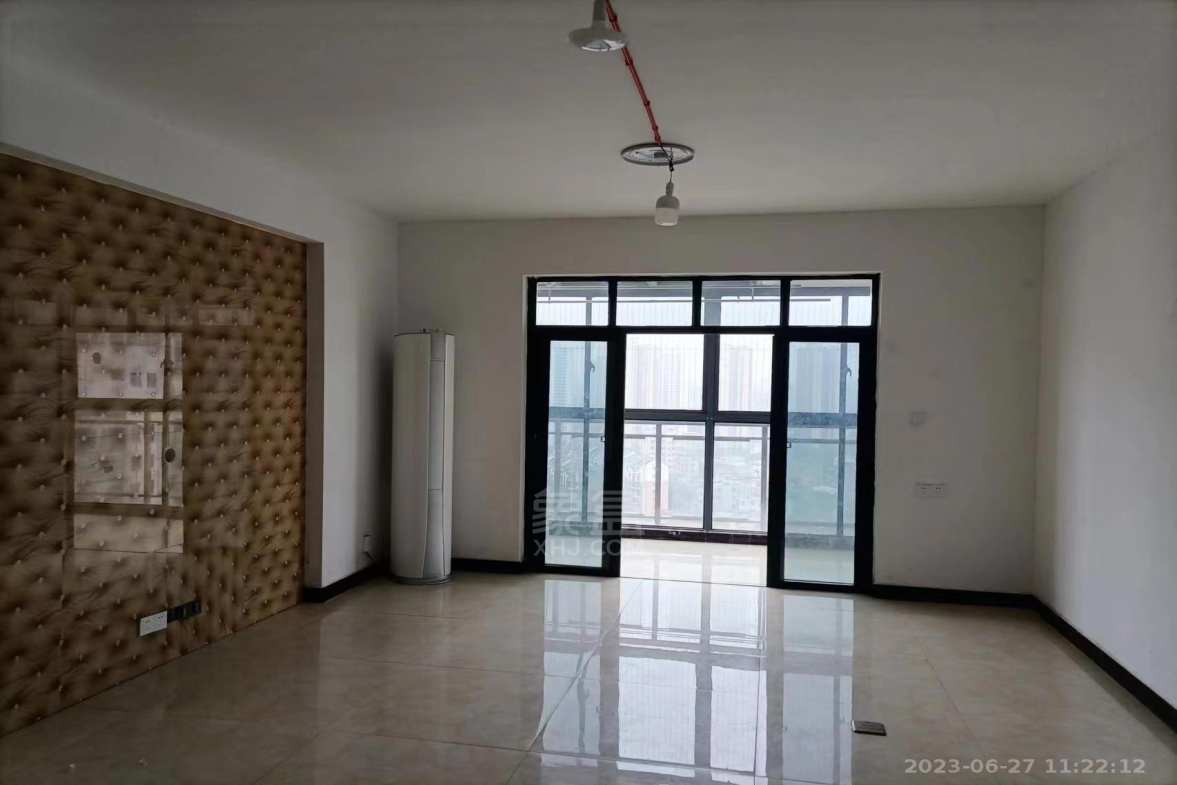 银泰财富广场  4室2厅1卫    3000.0元/月室内图