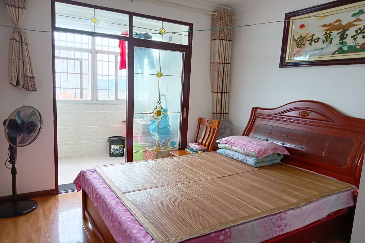 旁山冲  3室1厅1卫    25.0万 旁山冲  3室1厅1卫    25.0万卧室