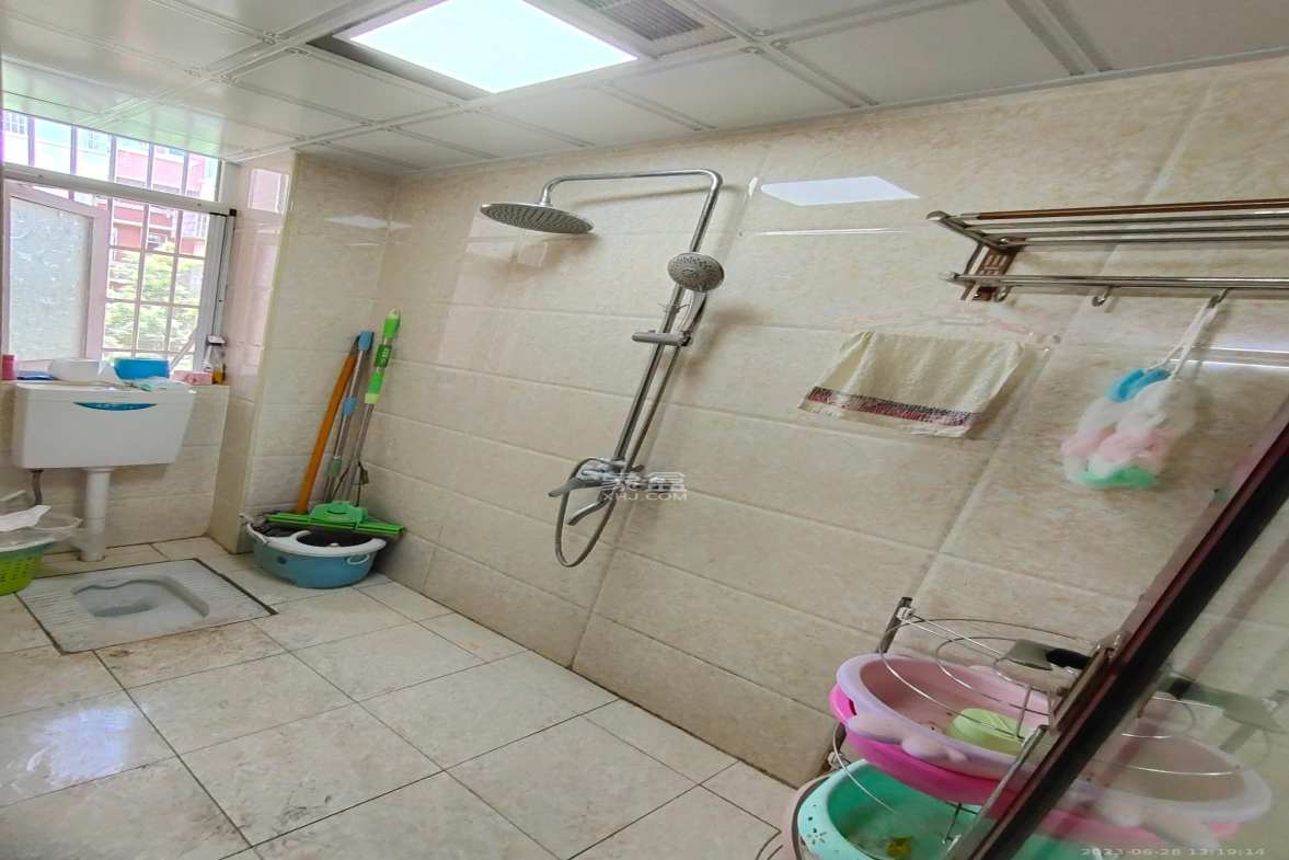 山水英伦  3室2厅2卫   2800.00元/月室内图