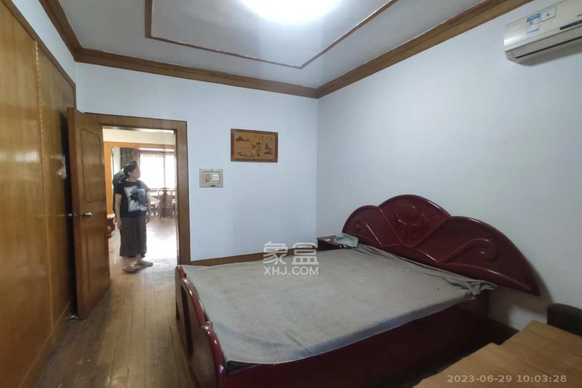 城南东路环保宿舍  4室2厅1卫    2200.0元/月室内图