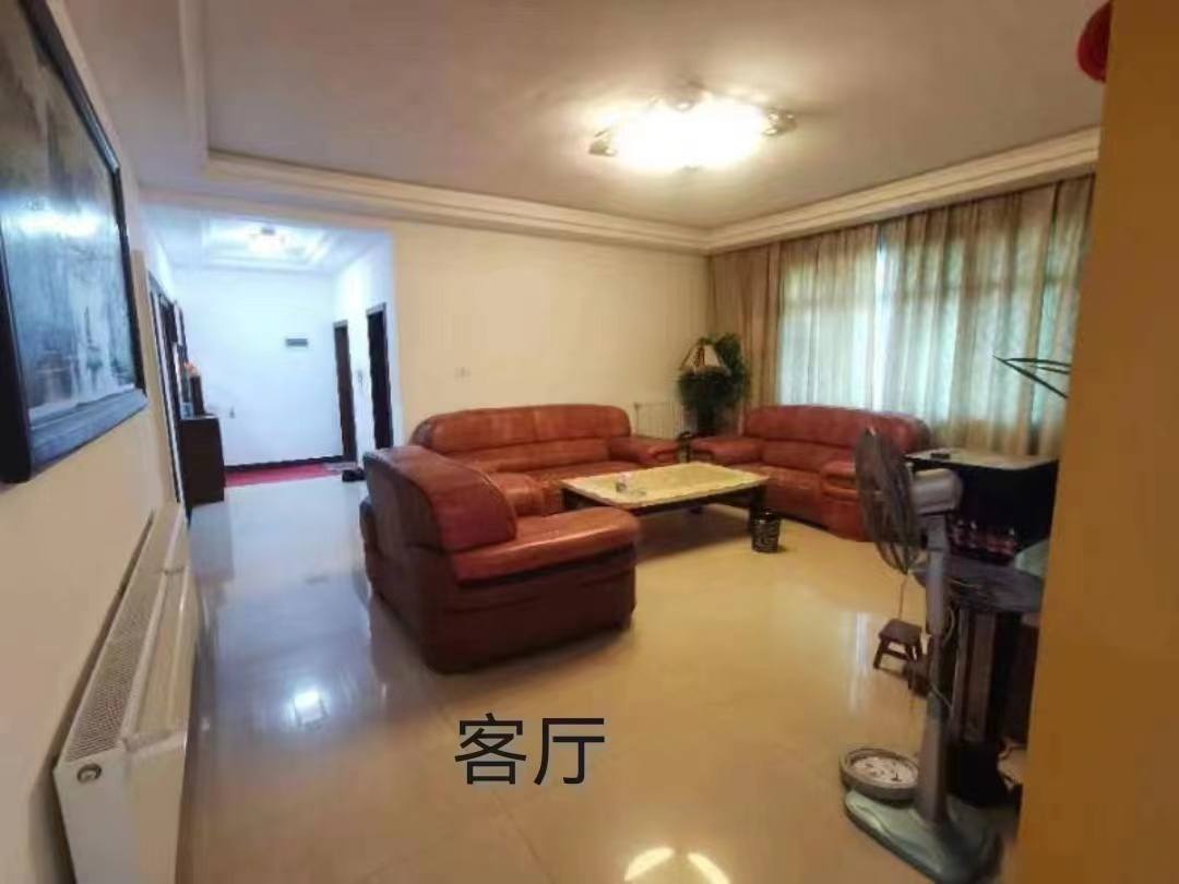 中级人民法院 4室2厅2卫 2000.0元/月 中级人民法院 4室2厅2卫 2000.0元/月户型图