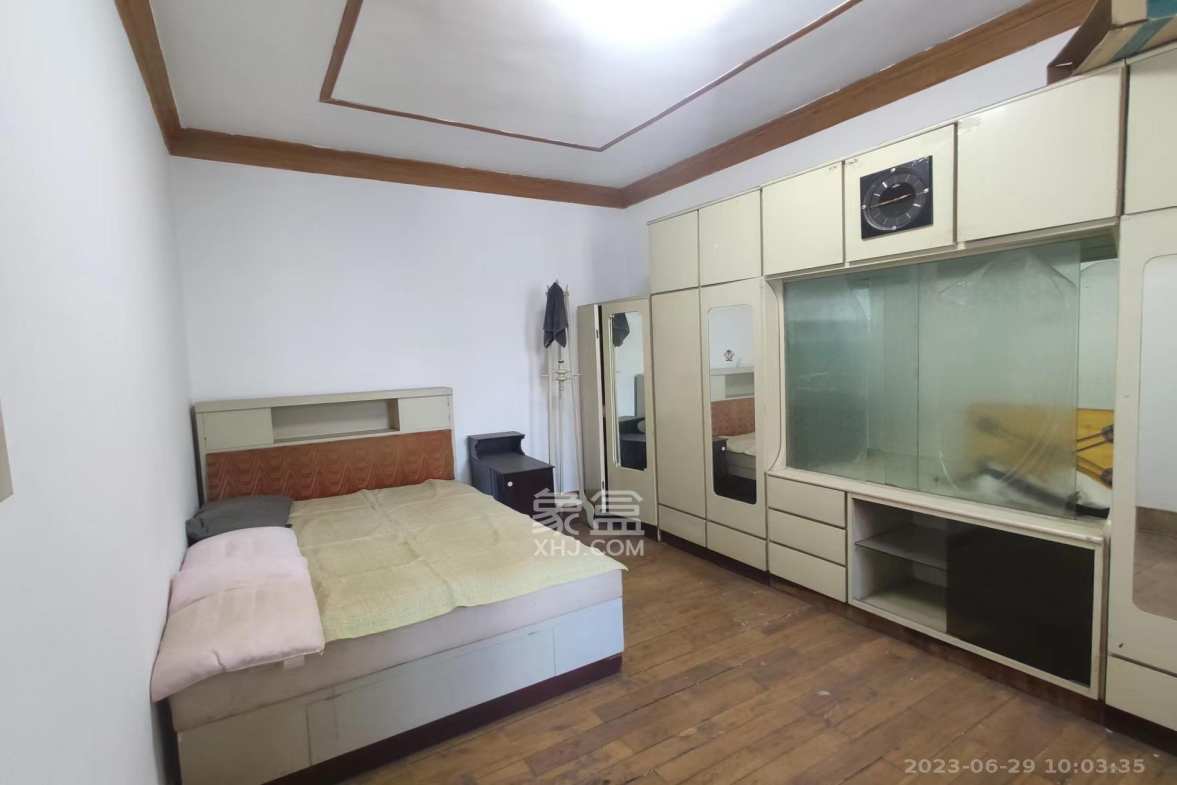 城南东路环保宿舍  4室2厅1卫    2200.0元/月室内图