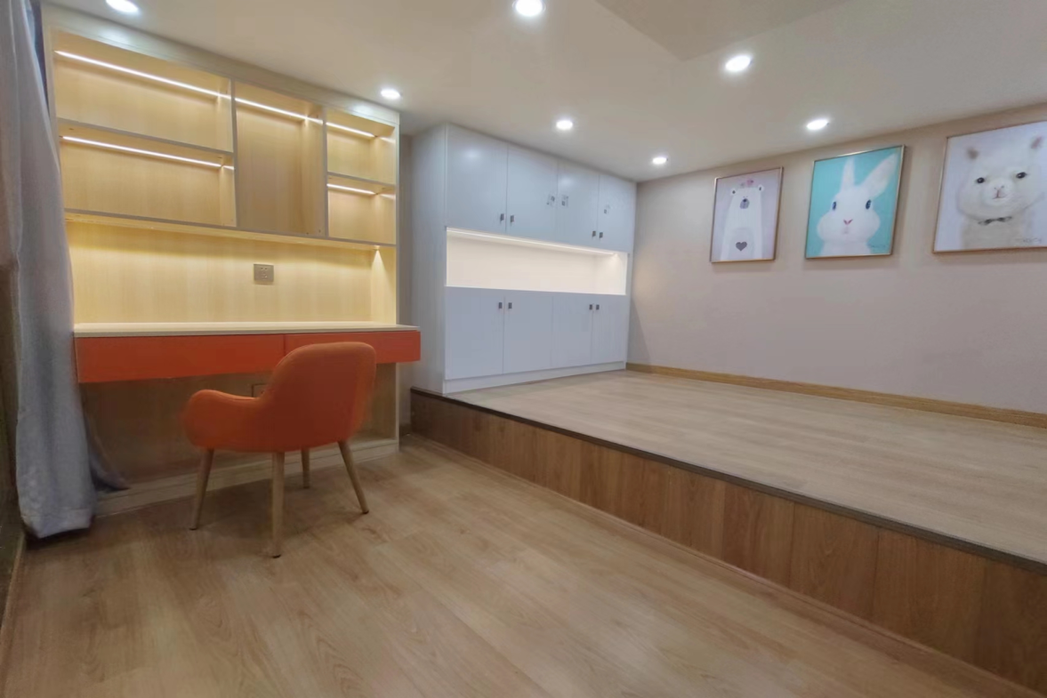 青春里  4室2厅1卫   3000.00元/月室内图1