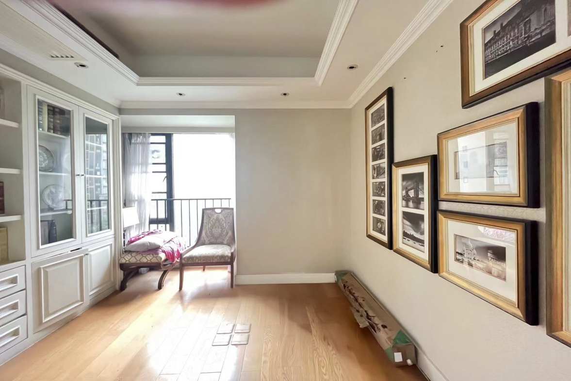 保利翡翠湾(中航翡翠湾) 4室2厅2卫 5000.0元/月 保利翡翠湾(中航翡翠湾) 4室2厅2卫 5000.0元/月室内图