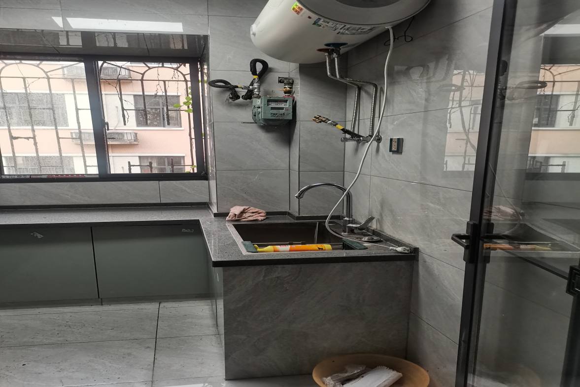 一中附小校内单位房  3室2厅1卫    1200.0元/月室内图