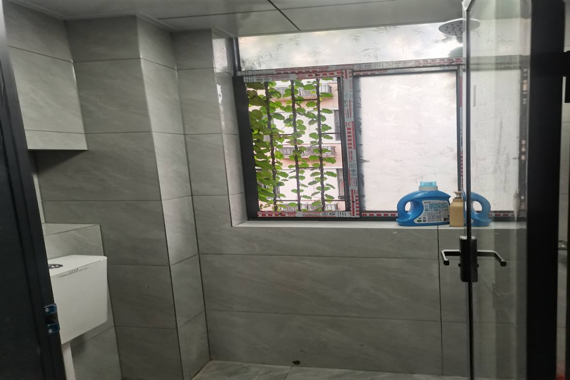 一中附小校内单位房  3室1厅1卫    1200.0元/月室内图