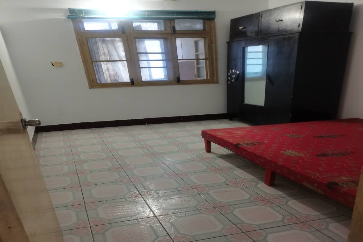 一中附小校内单位房  3室2厅1卫    1200.0元/月室内图