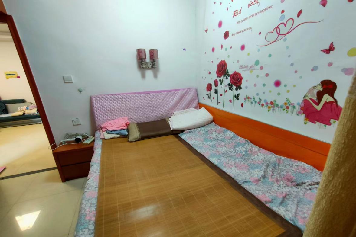 君悦华府 2室1厅1卫 36.8万 君悦华府 2室1厅1卫 36.8万客厅