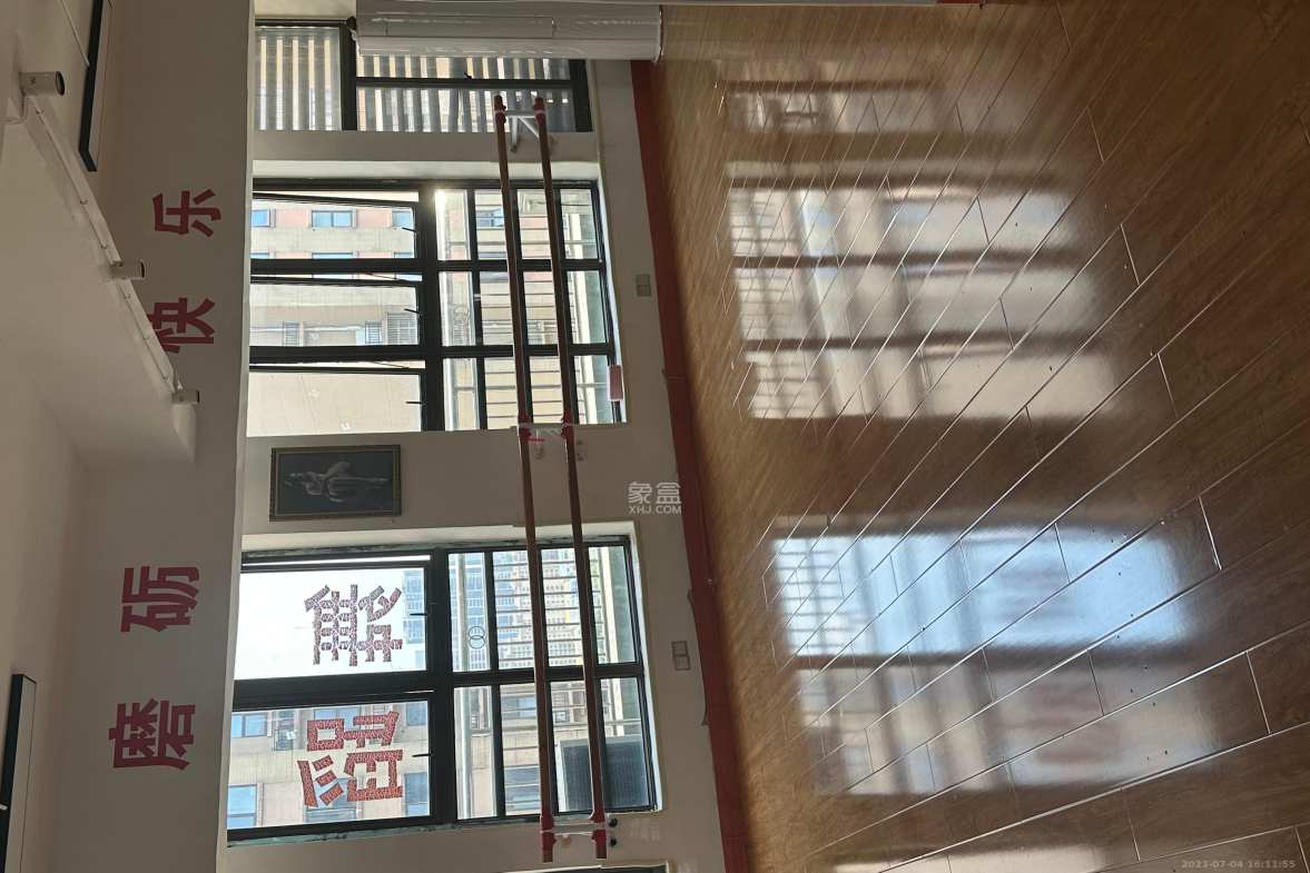 万象美域  2室2厅1卫    2400.0元/月室内图