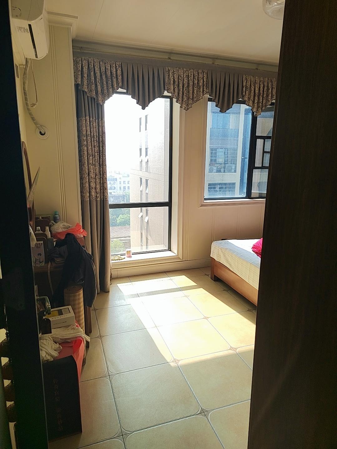 盛世时代广场 2室2厅1卫 74.0万 盛世时代广场 2室2厅1卫 74.0万客厅