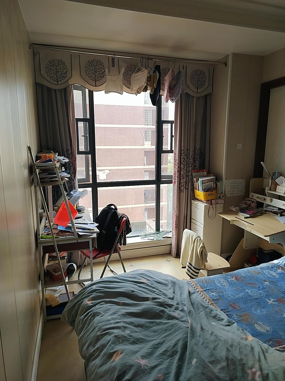 盛世时代广场 2室2厅1卫 74.0万 盛世时代广场 2室2厅1卫 74.0万客厅