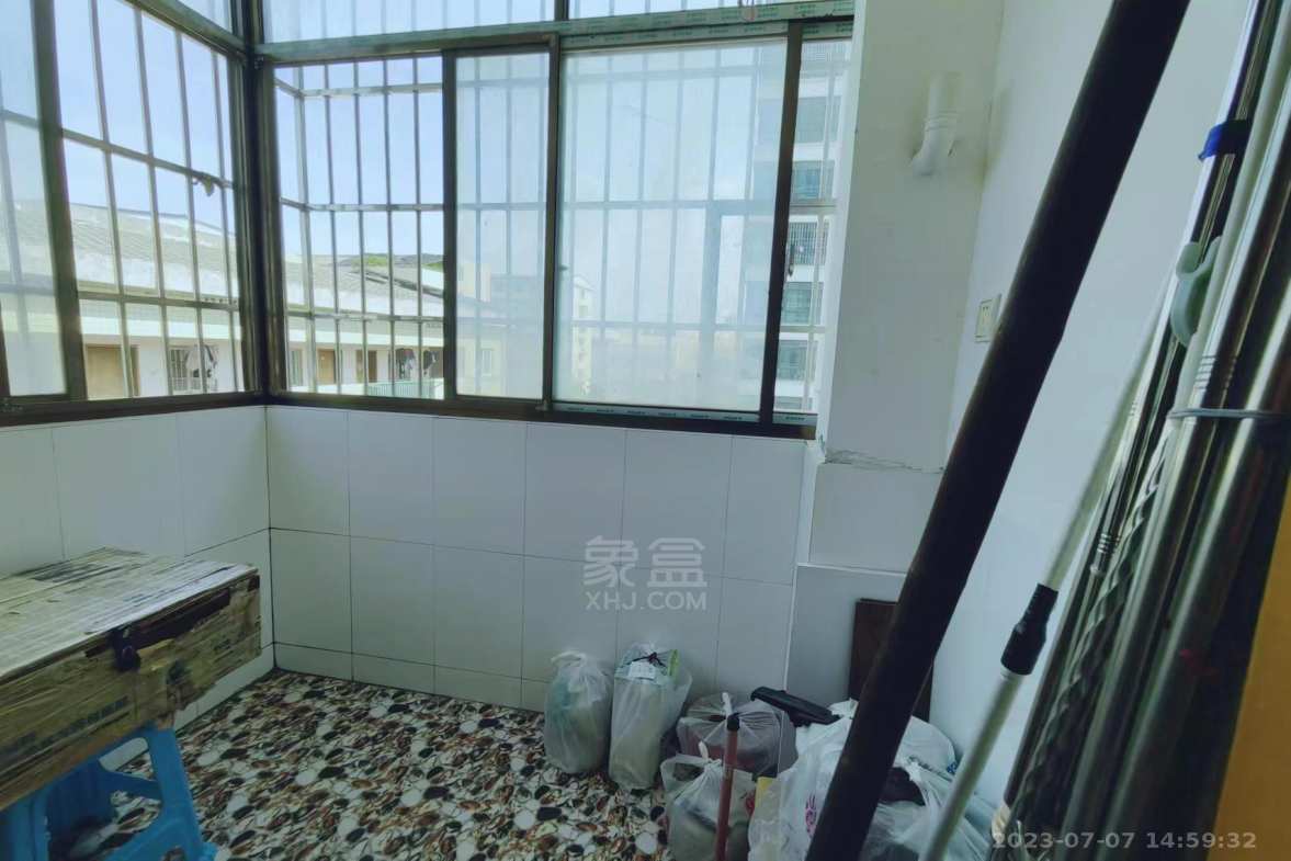 嘉天18号 3室2厅2卫 1800.0元/月 嘉天18号 3室2厅2卫 1800.0元/月室内图