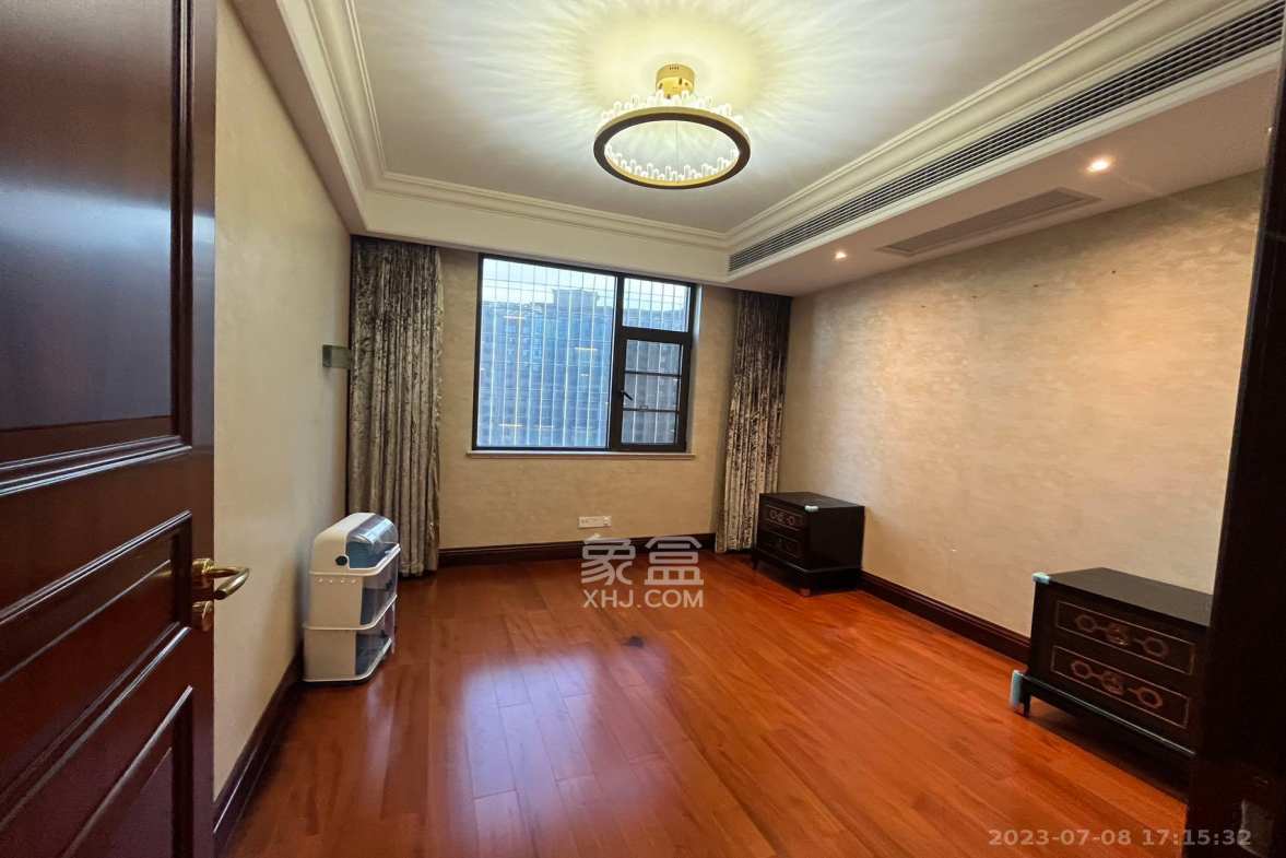 运达中央广场一、二期 4室3厅4卫 29800.0元/月 运达中央广场一、二期 4室3厅4卫 29800.0元/月室内图