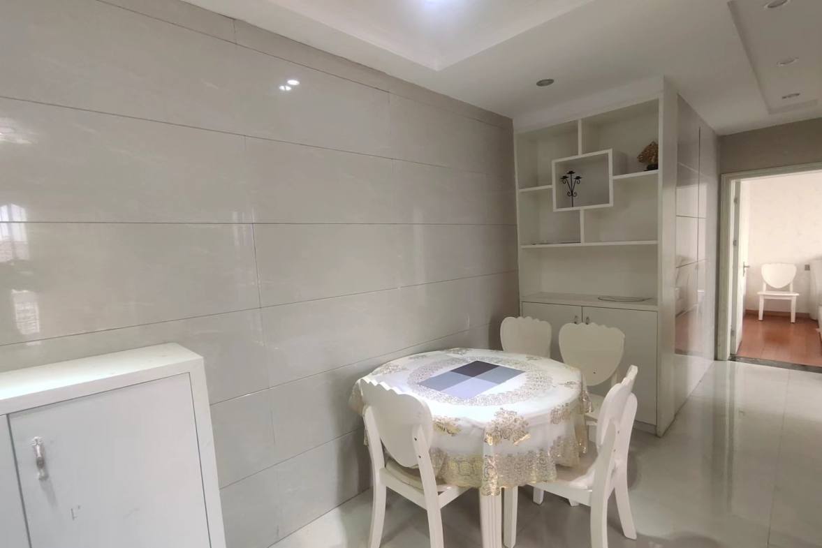 华新苑  2室1厅2卫    1680.0元/月 华新苑  2室1厅2卫    1680.0元/月室内图