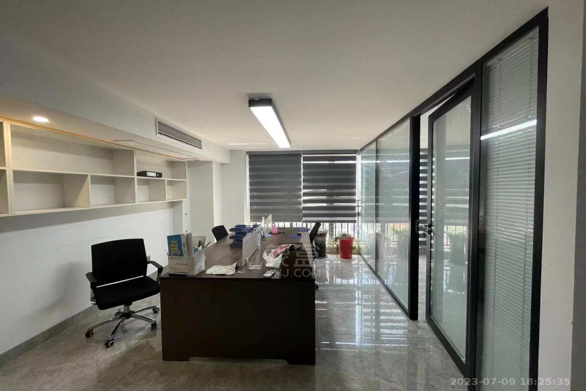 九八缔景城  4室2厅2卫    4500.0元/月室内图