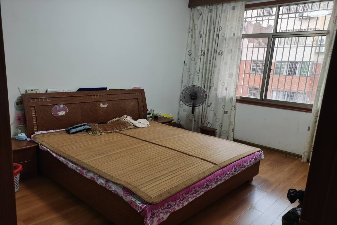 西街印象 3室2厅2卫 1500.0元/月 西街印象 3室2厅2卫 1500.0元/月室内图