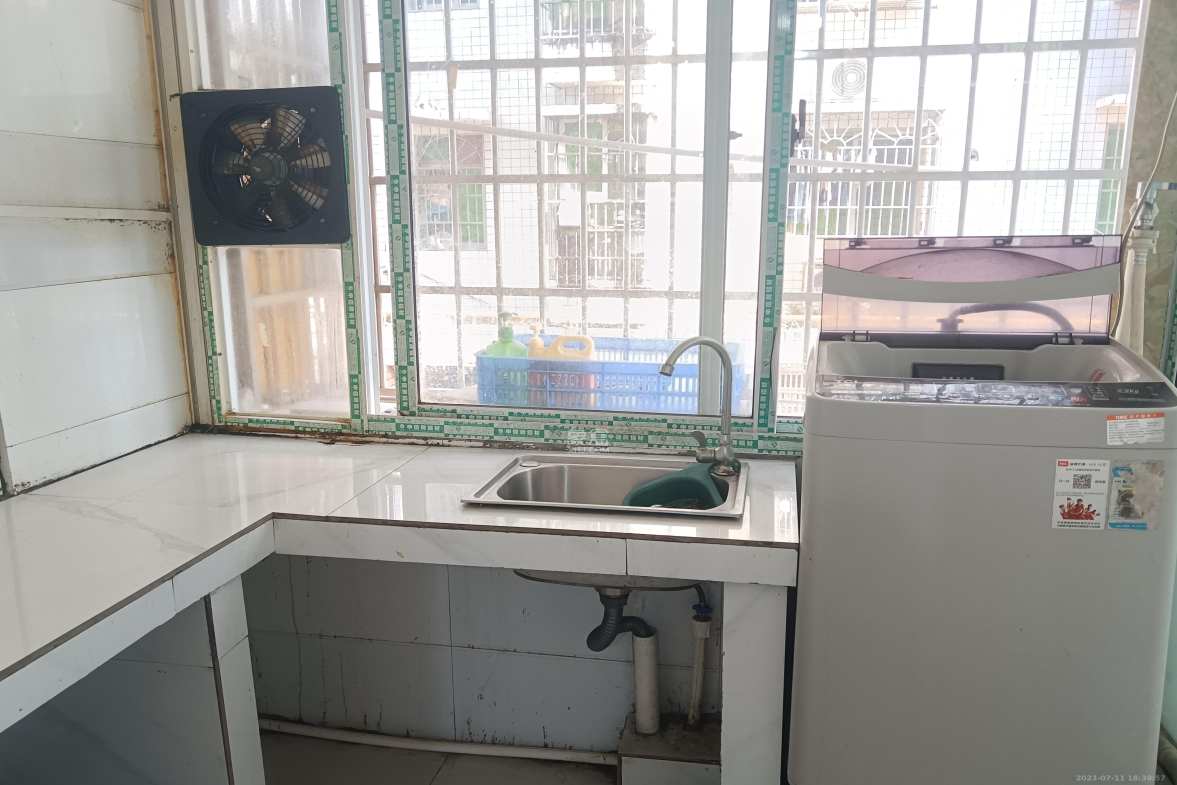 新合四村  1室1厅1卫    1200.0元/月室内图