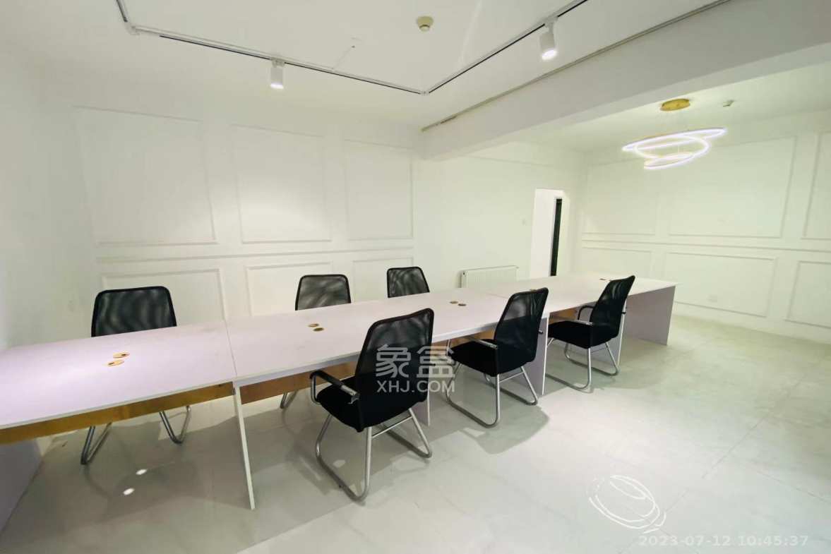 潮宗御苑  4室2厅2卫    7000.0元/月 潮宗御苑  4室2厅2卫    7000.0元/月室内图