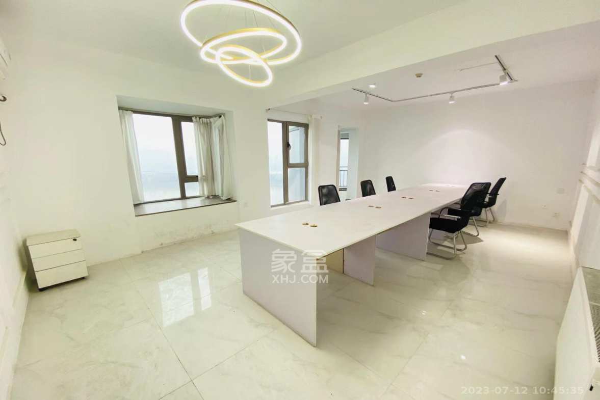 潮宗御苑  4室2厅2卫    7000.0元/月 潮宗御苑  4室2厅2卫    7000.0元/月室内图