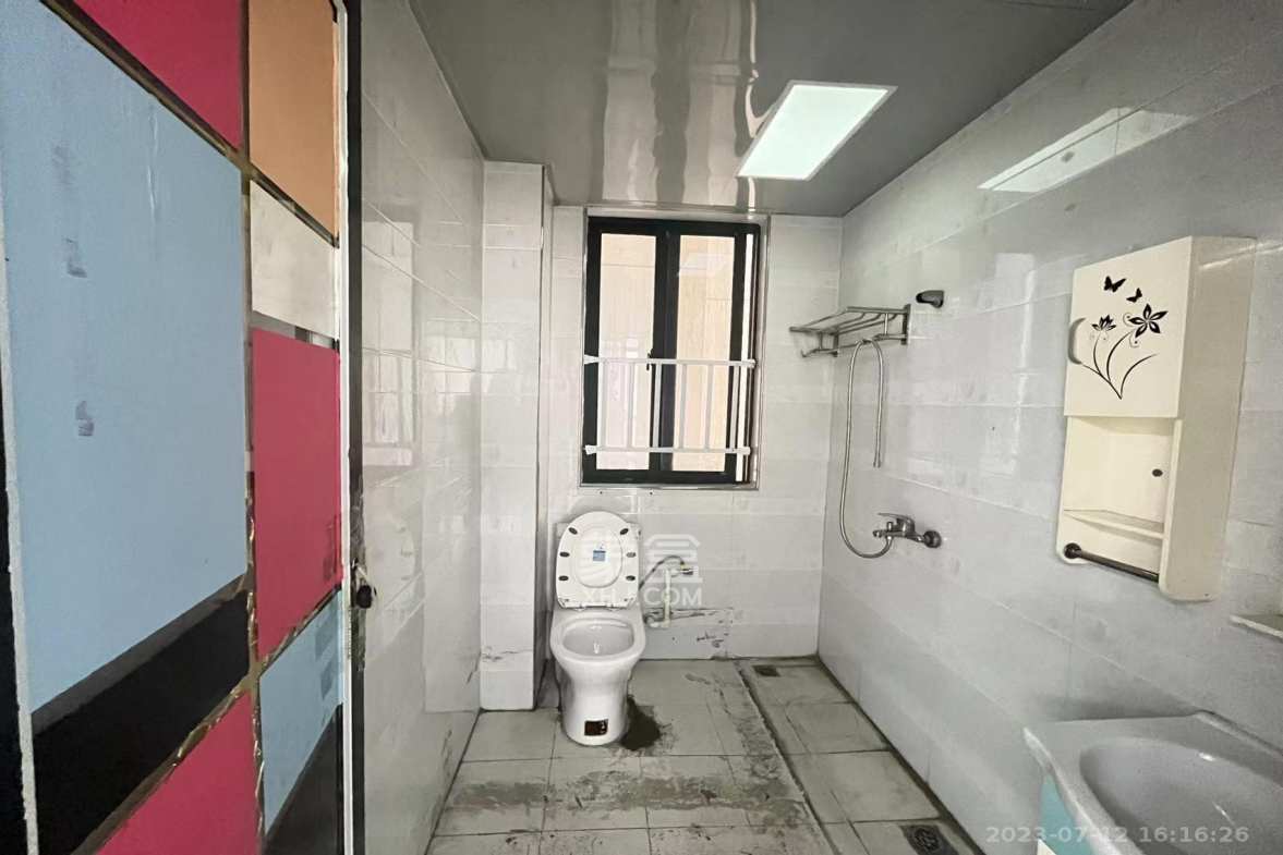 尊邸华庭  3室2厅1卫   2000.00元/月室内图