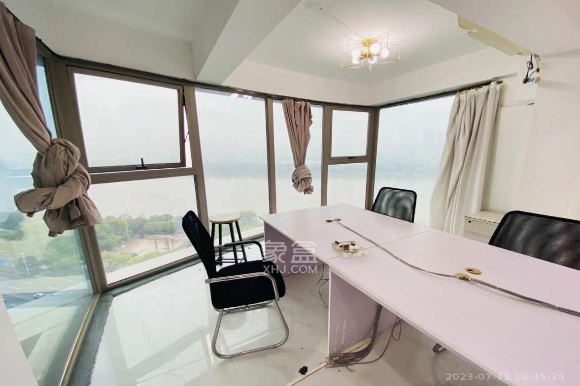 潮宗御苑  4室2厅2卫    7000.0元/月 潮宗御苑  4室2厅2卫    7000.0元/月室内图