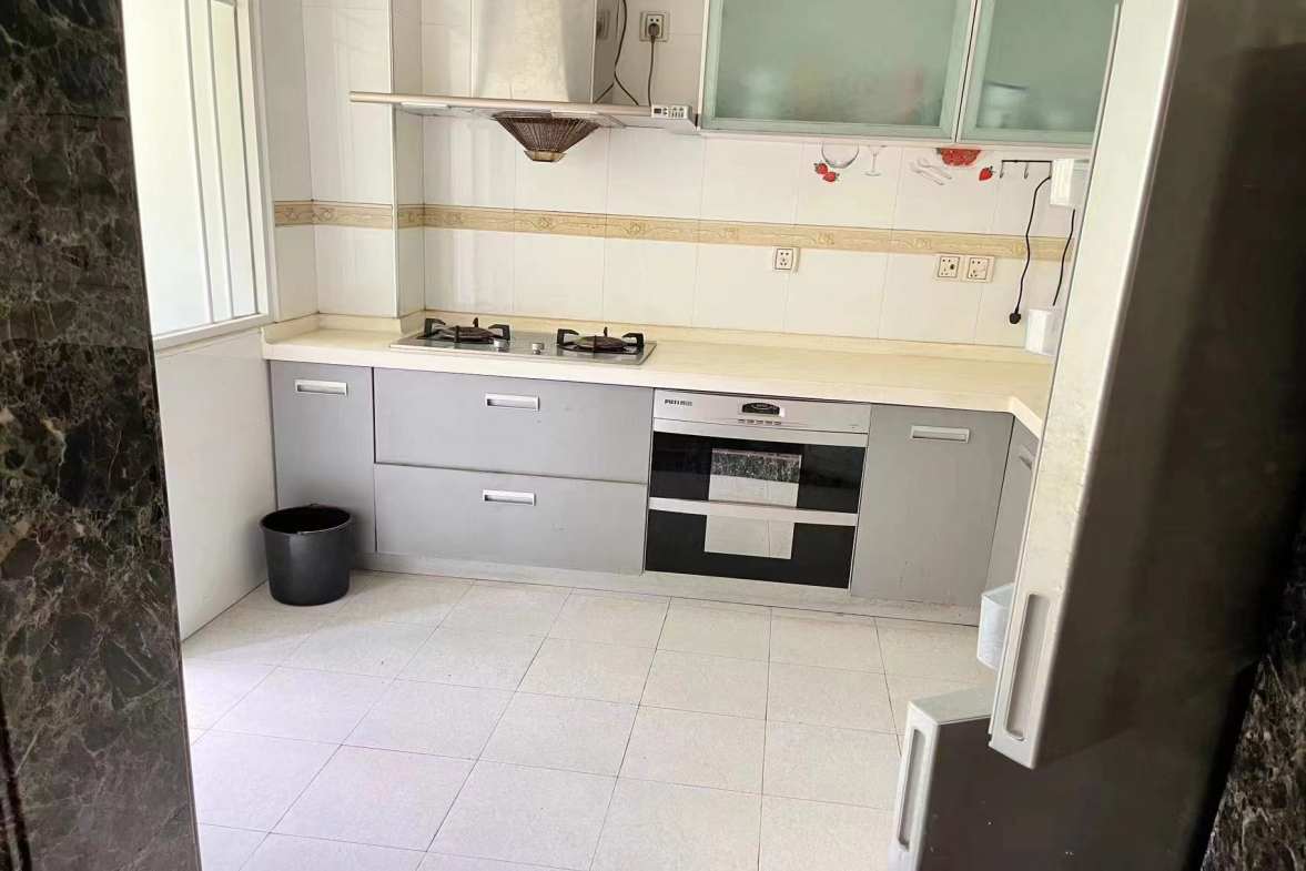 龙泉花园  4室2厅1卫    2000.0元/月户型图