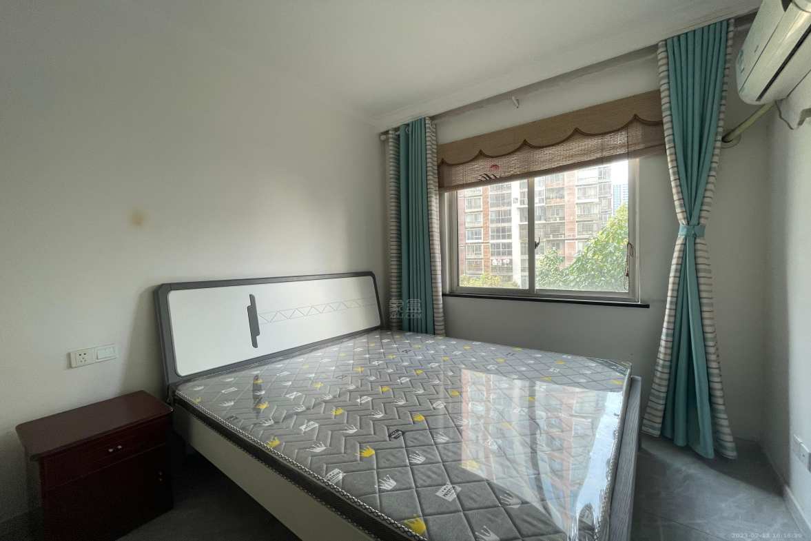 山河锦园  3室2厅1卫    2000.0元/月室内图