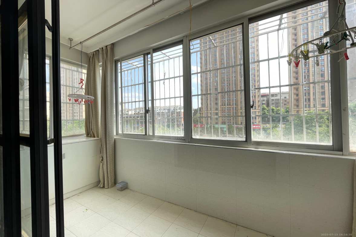 山河锦园  3室2厅1卫    2000.0元/月室内图