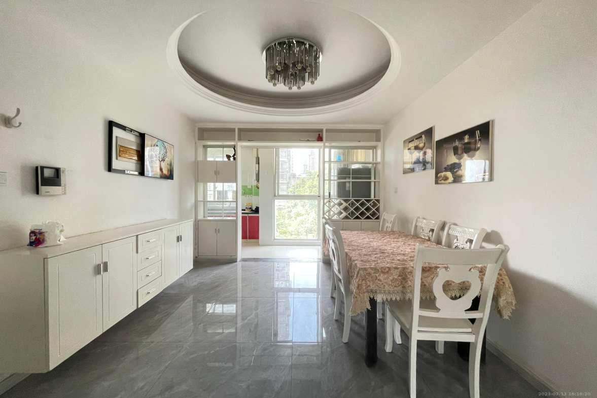 山河锦园  3室2厅1卫    2000.0元/月室内图1