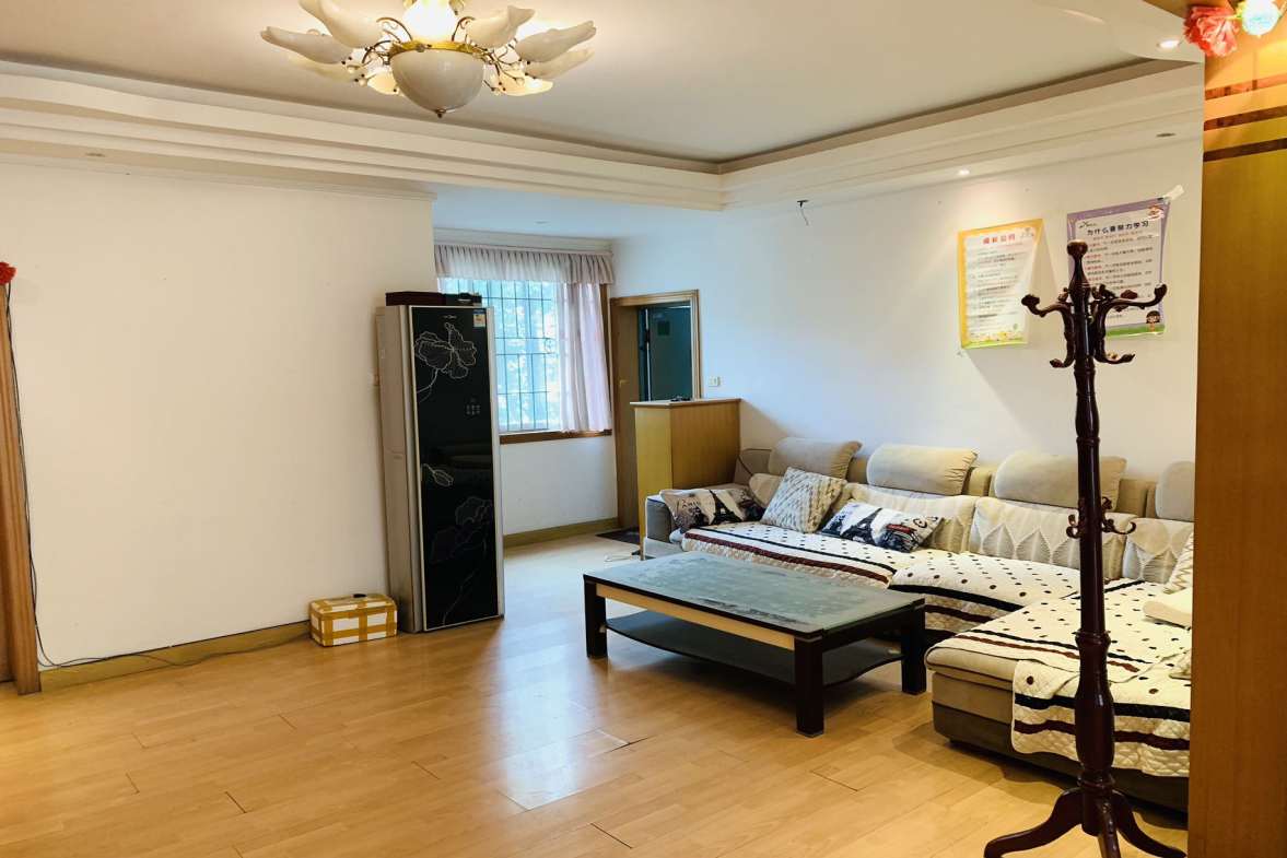 芷兰居  3室2厅2卫    1500.0元/月室内图