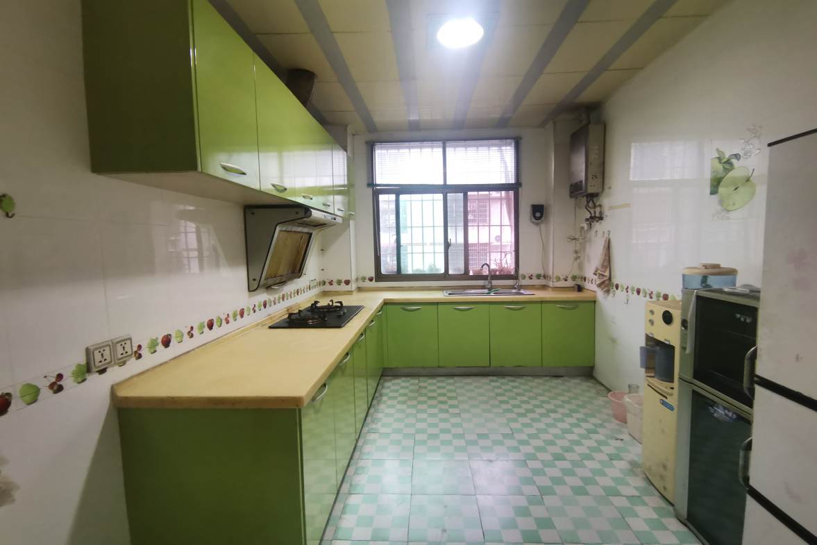 龙凤花园  3室2厅2卫    45.8万客厅