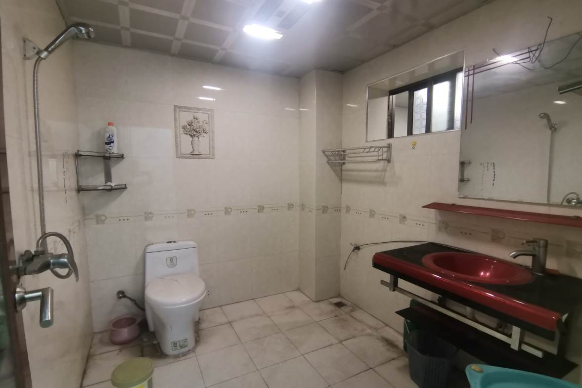 龙凤花园  3室2厅2卫    45.8万客厅