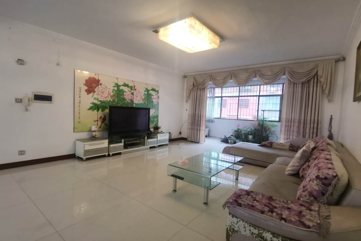 龙凤花园  3室2厅2卫    45.8万客厅