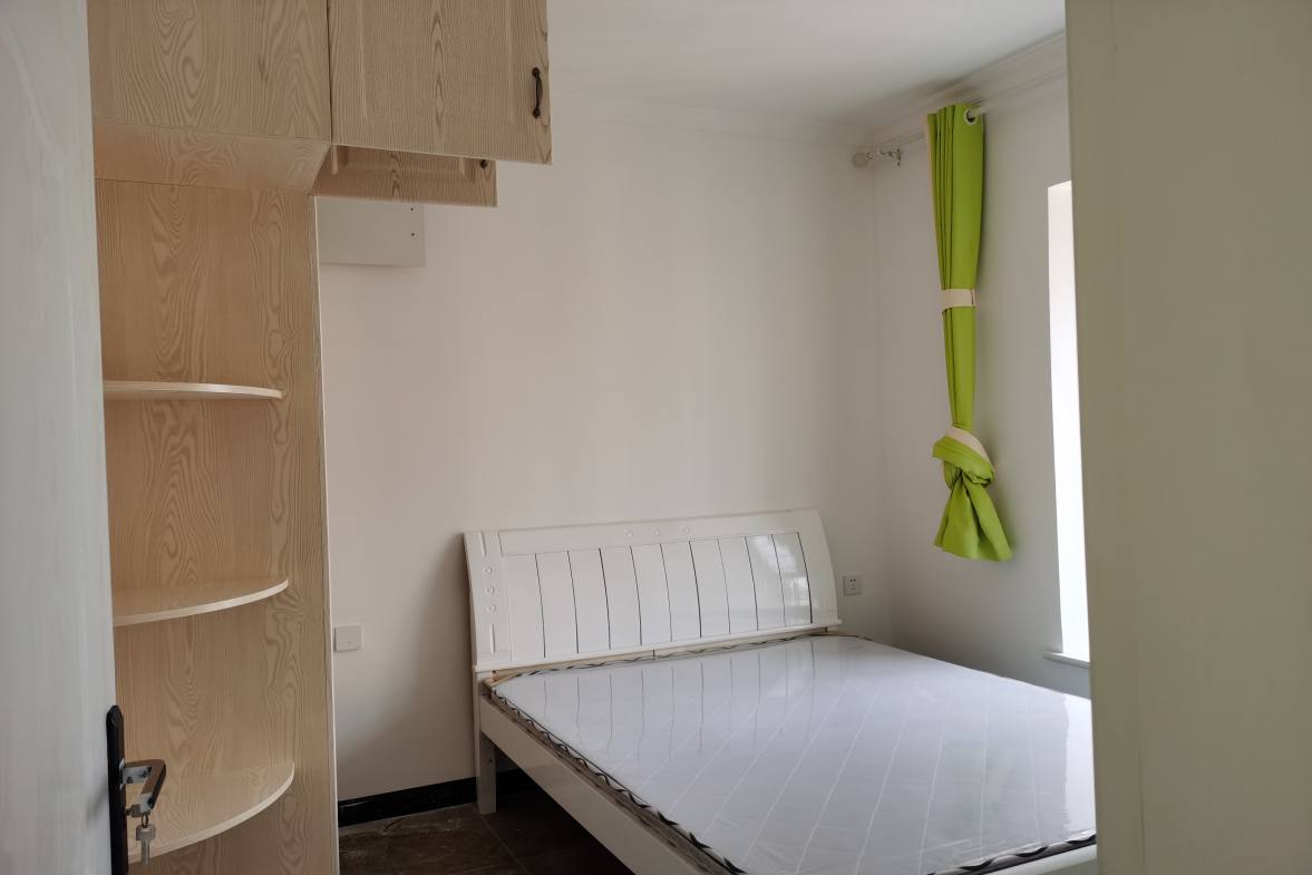 千里红小区（京明时代广场）  3室2厅2卫    2000.0元/月室内图1