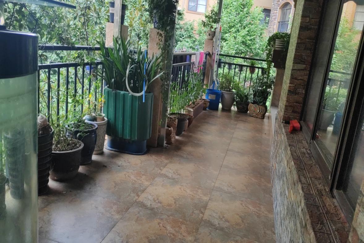 众一桂府  0室0厅0卫    145.8万客厅