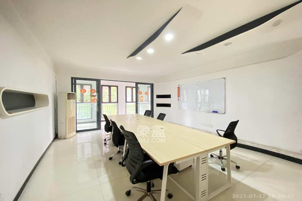 中隆国际御玺 4室2厅1卫 4500.0元/月 中隆国际御玺 4室2厅1卫 4500.0元/月室内图