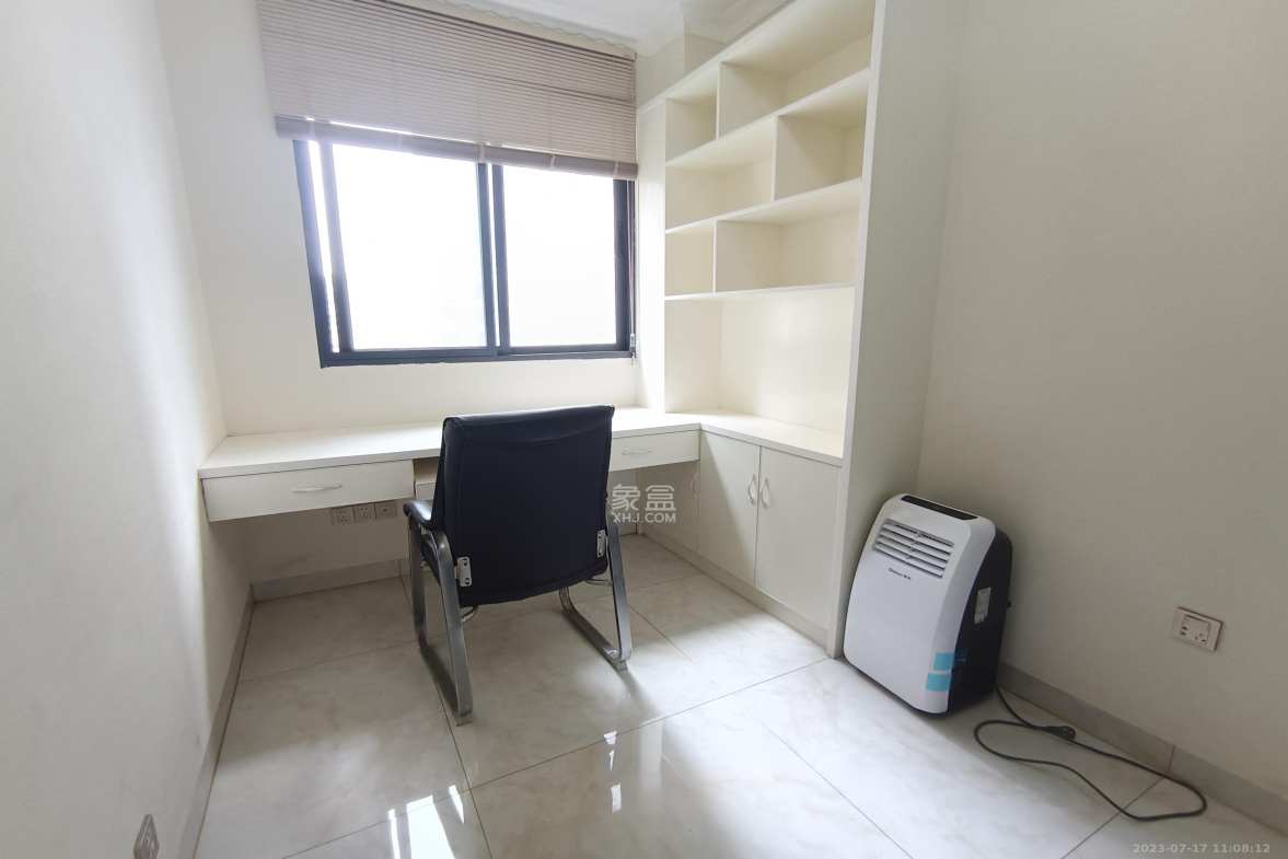 澳海澜庭 4室2厅2卫 2600.0元/月 澳海澜庭 4室2厅2卫 2600.0元/月室内图