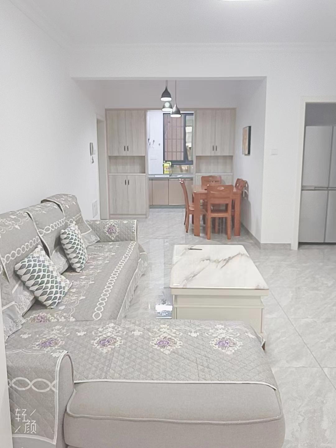 金凤公寓  3室2厅1卫    1800.0元/月室内图1